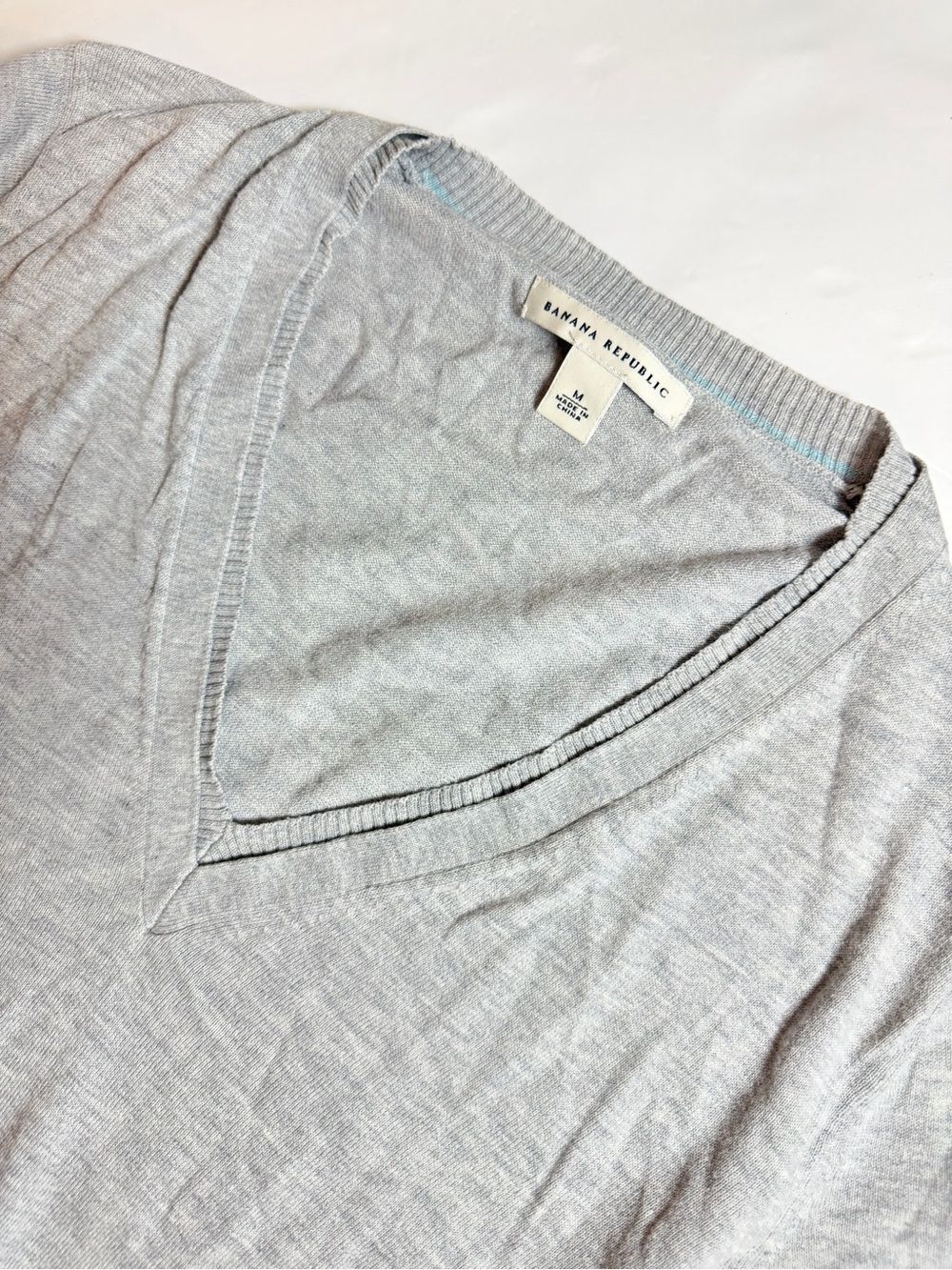 Banana Republic Women's Silk Cotton Blend V-Neck Sweater Medium Heather Gray